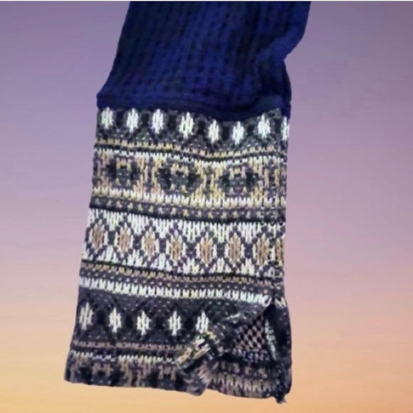 Paper Crane- Navy Waffle Hi-Lo Hoodie with Alpine Sleeves - Picture 4 of 5